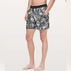 Lululemon Channel Cross Short *7" Updated Wildwood Multi Black Size Large Swim